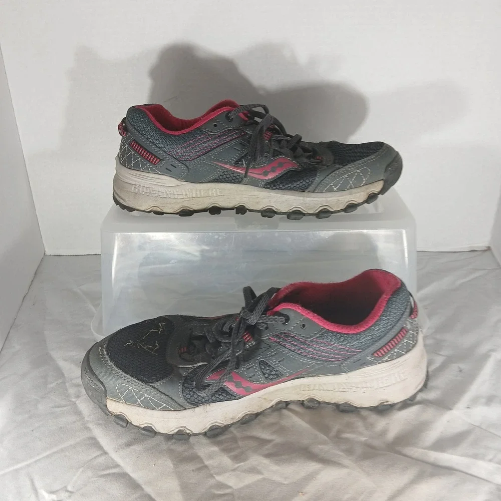 Saucony Womens Trail Running Shoes Gray Pink Sz 9‎ S154275